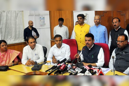Devendra Fadanvis : 1 कोटी 35 लाख हेक्टर शेतीचे विदर्भात नुकसान, उपमुख्यमंत्री फडणवीस मदतीला आले धावून