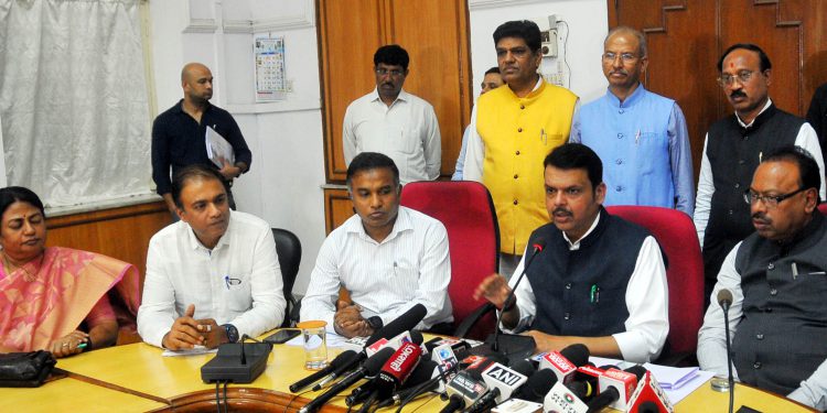 Devendra Fadanvis : 1 कोटी 35 लाख हेक्टर शेतीचे विदर्भात नुकसान, उपमुख्यमंत्री फडणवीस मदतीला आले धावून