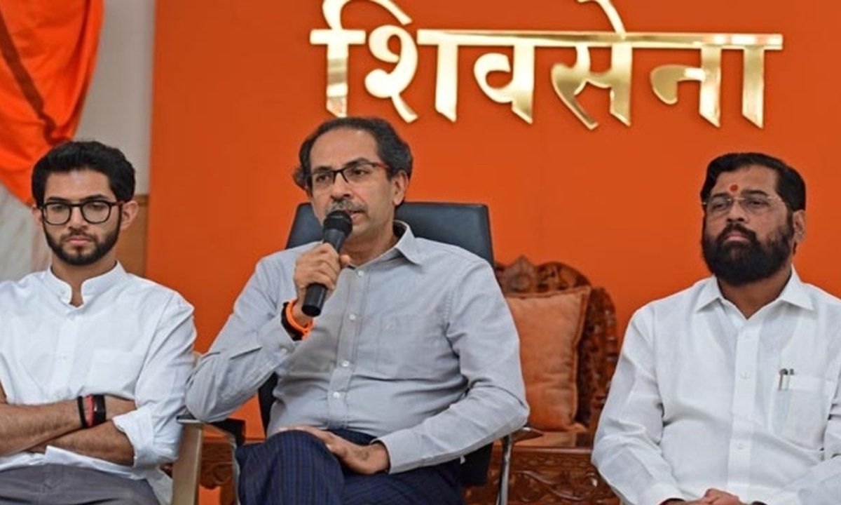 CM Eknath Shinde : सीएम शिंदेंना गुरू पोर्णिमेलाच धनुष्यबाण आणि उद्धव ठाकरेंचा विसर, चर्चेला उधाण