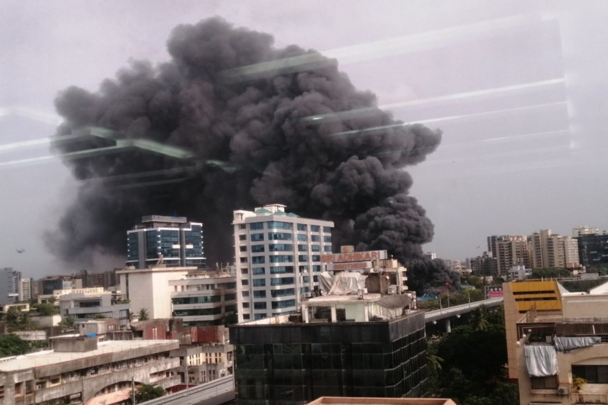 Mumbai : अंधेरीतील चित्रकूट स्टुडिओला आग; परिसरात धुराचे लोट, Shocking Video