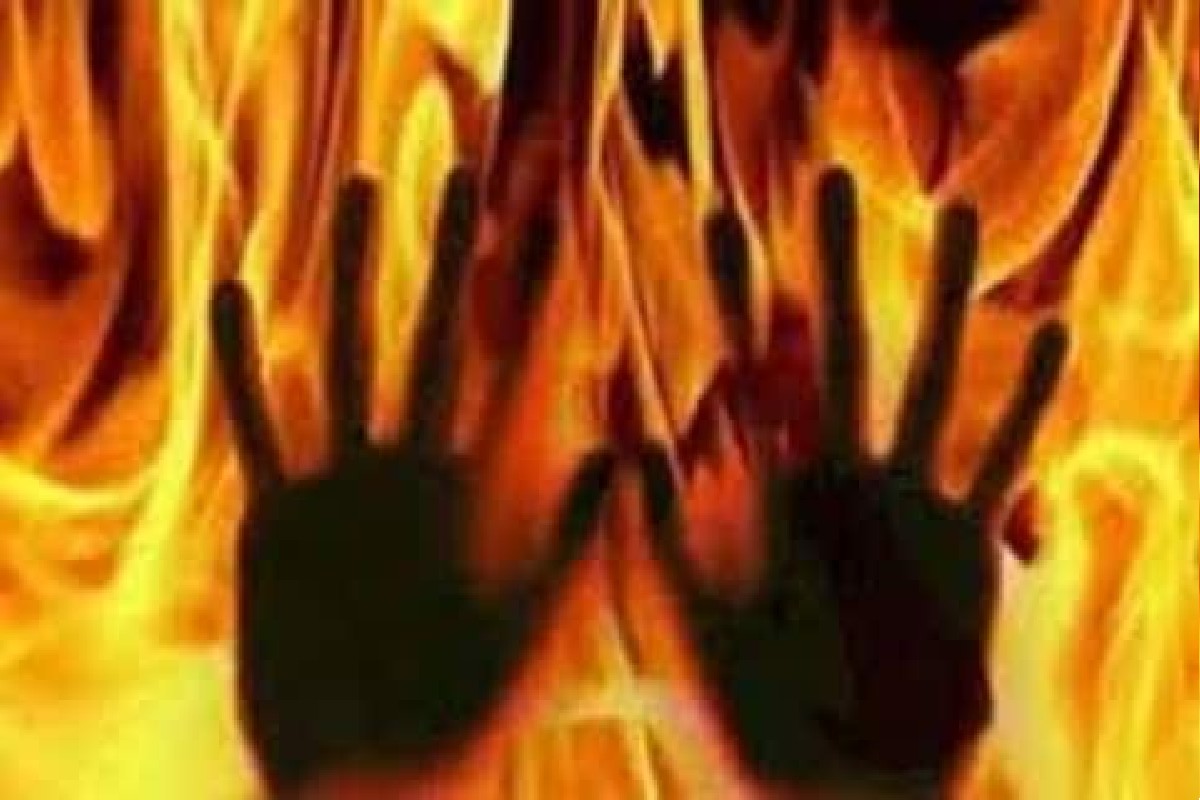 वंशाच्या दिव्यासाठी मुलींसमोर आईला पेटवलं, पोरींच्या लढ्यामुळे बापाला घडली जन्माची अद्दल