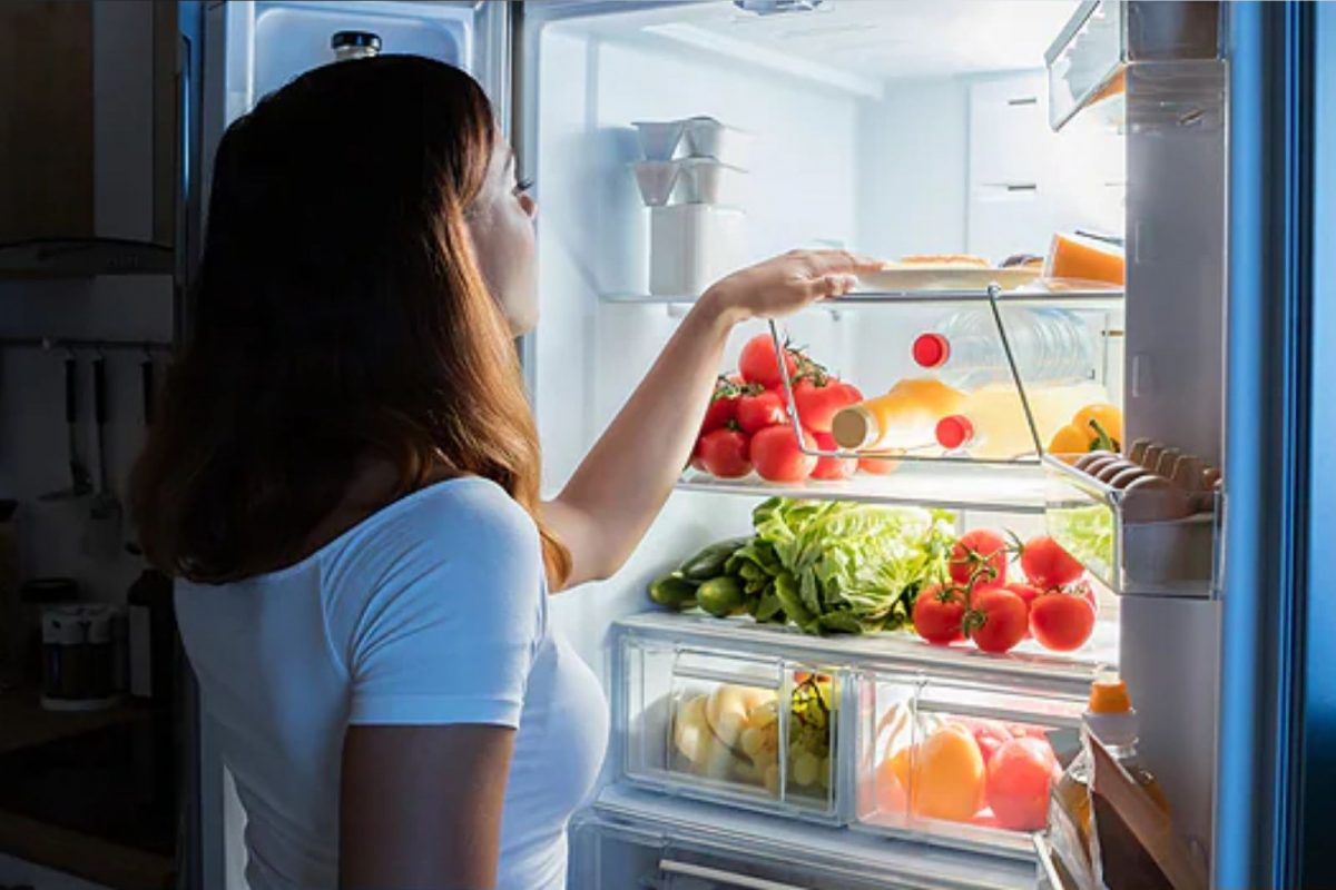 Fridge Use Tips: चांगल्या राहण्याऐवजी खराबच होतील; म्हणून या वस्तू फ्रीजमध्ये नसतात ठेवायच्या