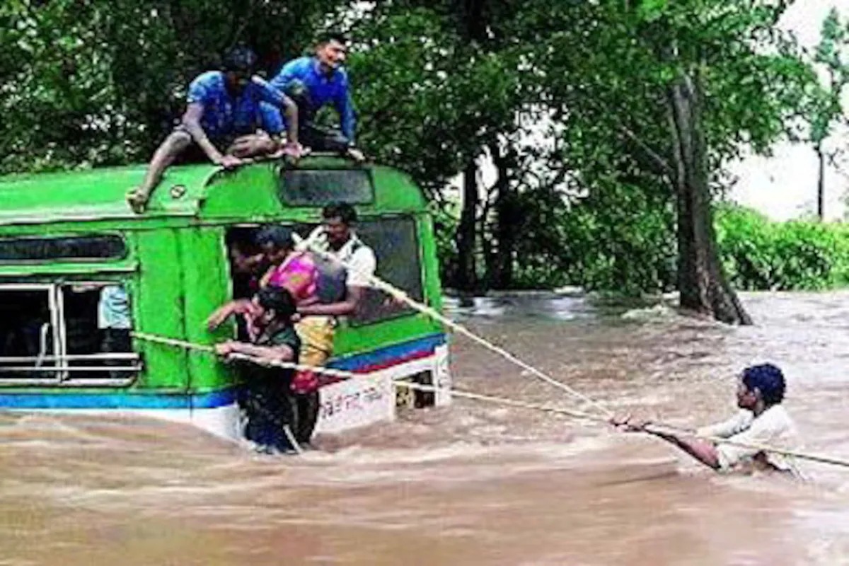 Gadchiroli Rain Update : गडचिरोलीत पुराचा हाहाकार, अनेकांच्या घरात पाणी, एकजण वाहून गेला तर गावांचा संपर्क तुटला