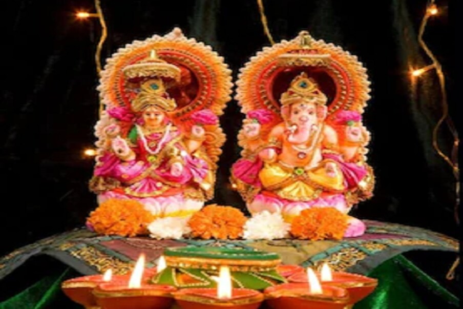 तेव्हापासून गणेश चतुर्थीला चंद्र दर्शन वर्जित आहे. श्रीकृष्णाने चंद्र दर्शन केले आणि त्यावर स्यमंतक मण्याच्या चोरीचा आळ आला.