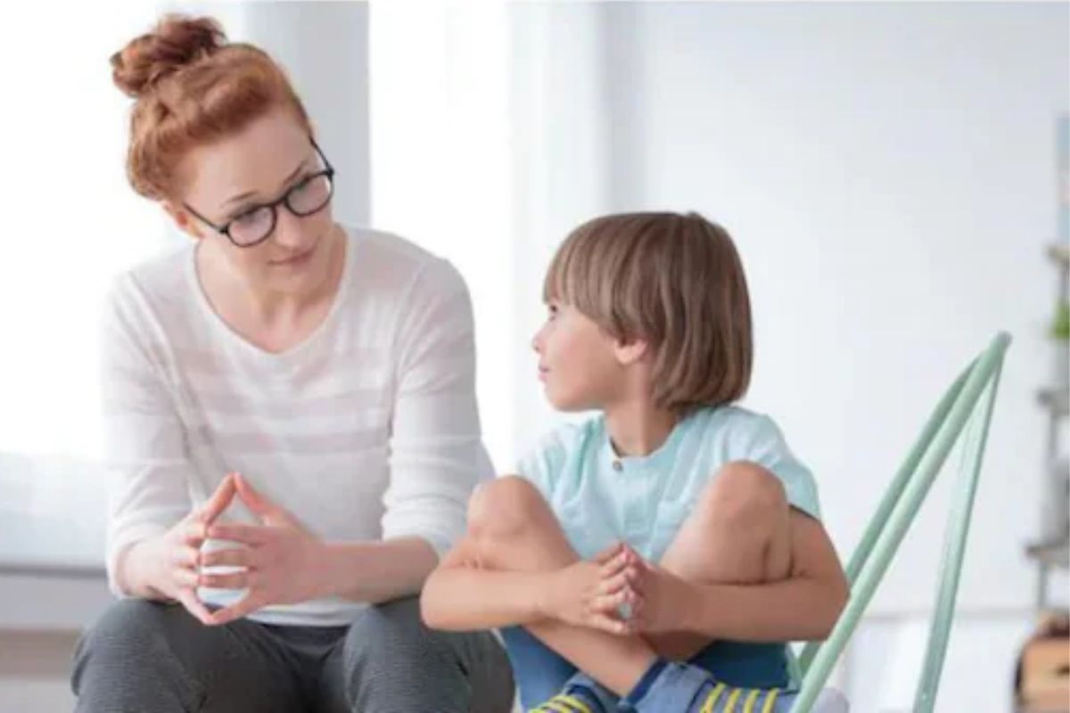 Good Habits For Kids : मुलांना शिकवा हे महत्वाचे एटीकेट्स, जिथे जातील तिथे होईल मुलांचे कौतुक