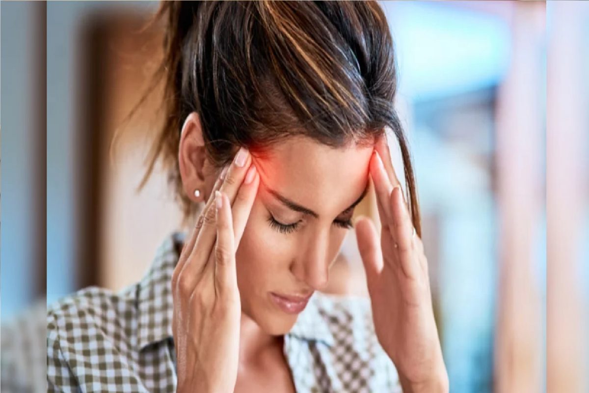 Headaches pressure points : फक्त डोकं दाबून फायदा नाही; शरीराच्या 'या' भागांवर हलकासा टच आणि डोकेदुखीपासून मिळवा मुक्ती