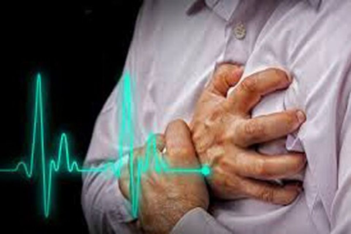 Heart attack Symptoms : हार्ट अटॅक आलाय हे कसं ओळखावं; काय आहेत याची लक्षणं?