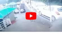 पावसाळ्यातील पर्यटन ठरू शकतं जीवघेणं, गाड्यांवरच कोसळली दरड, थरकाप उडवणारा Video पावसाळ्यातील पर्यटन ठरू शकतं जीवघेणं, गाड्यांवरच कोसळली दरड, थरकाप उडवणारा Video