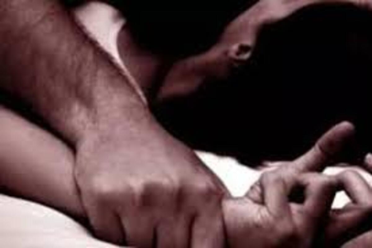 प्राध्यापकाचा विद्यार्थिनीवर बलात्कार, न्यूड व्हिडिओ काढून लग्नानंतरही करीत राहिला भयंकर मागणी