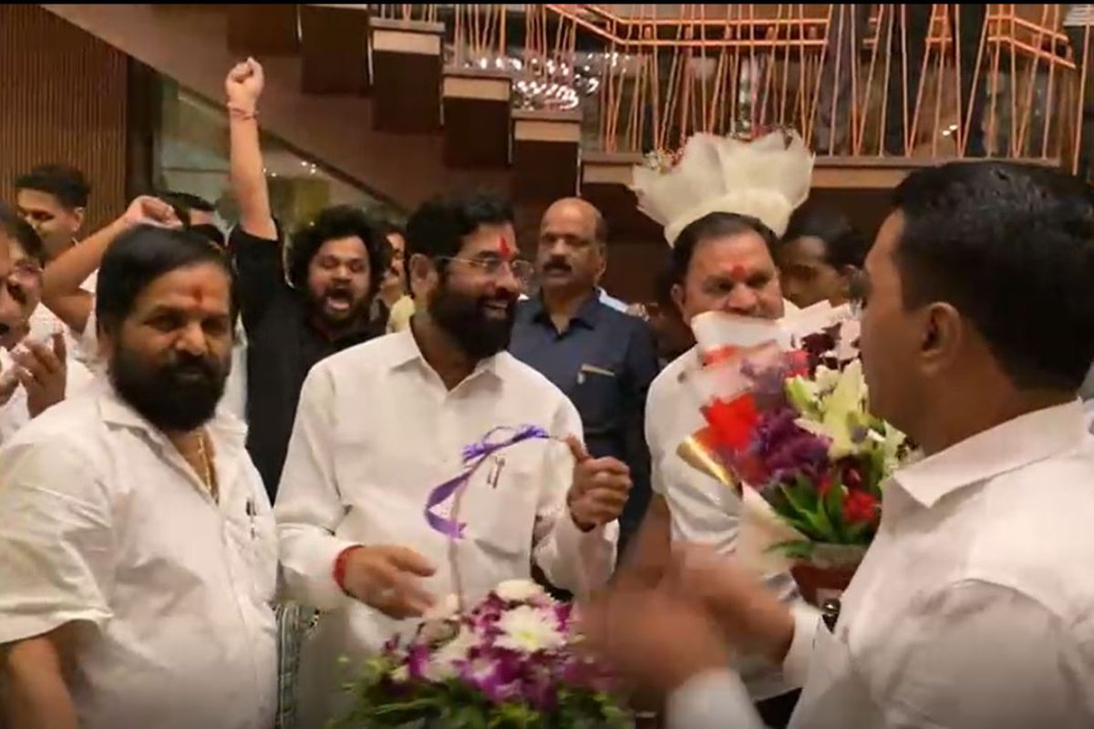 मुख्यमंत्री एकनाथ शिंदेंचं रात्री उशिरा गोव्यात जंगी स्वागत; आमदारांच्या जल्लोषाचा नवा VIDEO