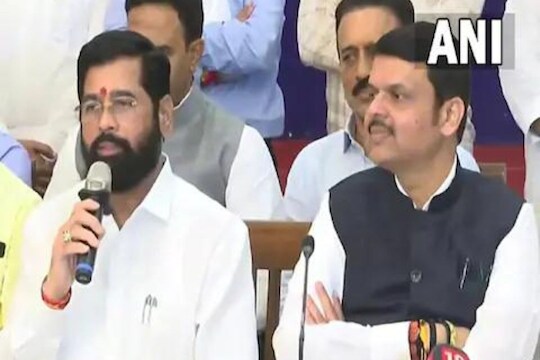 ठाकरेंना धक्का! मेट्रो कारशेड आरेतच; फडणवीसांचा पहिला आदेश