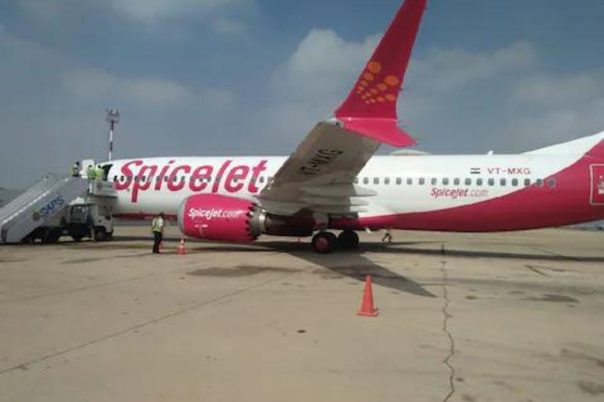 दिल्लीहून दुबईला निघालेल्या Spicejet च्या फ्लाईटचं पाकिस्तानात लँडिंग; नेमकं काय घडलं?