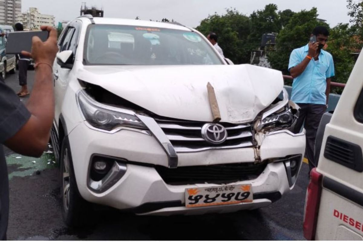 VIDEO: ठाकरेंवर टीका करणारे बंडखोर आमदार भरत गोगावले यांच्या कारला अपघात; 7 गाड्यांची धडक