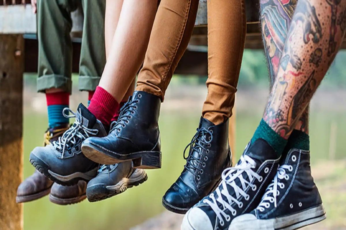 तुम्हालाही बसल्याजागी पाय हलवण्याची सवय? वेळीच व्हा सावध, असू शकतो हृदयविकाराचा धोका