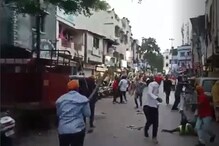 पुण्यात 2 गटांमध्ये वाद; भररस्त्यात झालेल्या फ्री स्टाईल हाणामारीचा VIDEO पुण्यात 2 गटांमध्ये वाद; भररस्त्यात झालेल्या फ्री स्टाईल हाणामारीचा VIDEO