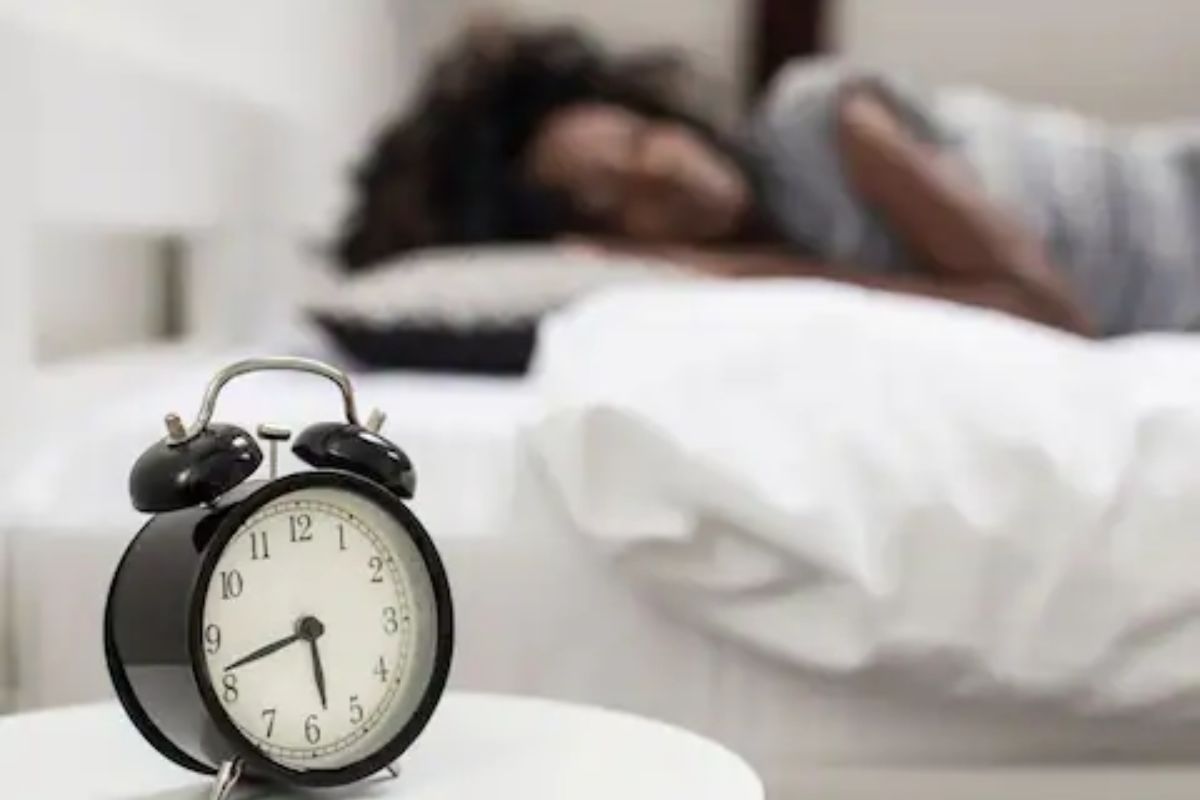 कितीही खाल्लं-प्यायलं तरी होत नाही समाधान; वारंवार लागणाऱ्या तहान-भुकेचा झोपेशी आहे संबंध