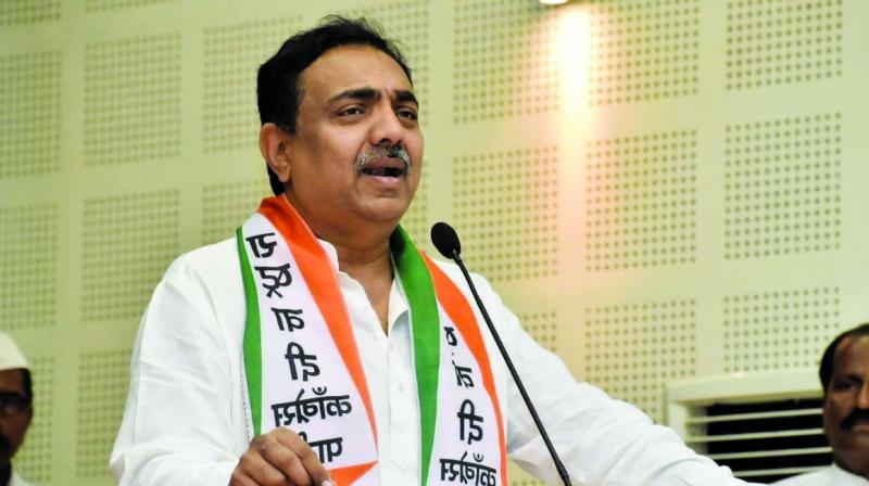 सुप्रीम कोर्टाने जर पक्ष विरोधी कारवाई करणाऱ्या आमदारांना निलंबित केलं तर शिंदे सरकार कोसळले आणि त्यानंतर