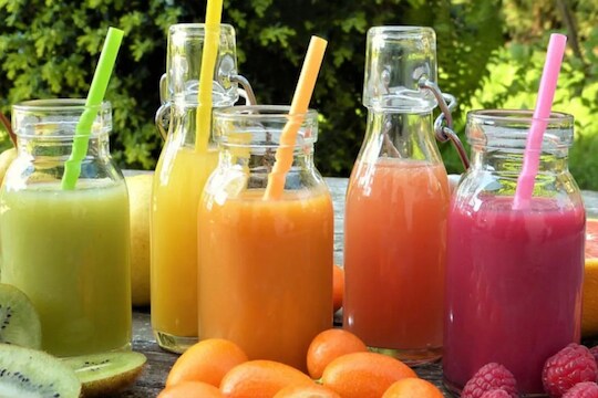 रोज सकाळी उठल्यावर या 4 फळांचा रस प्या, High BP लवकरच येईल नियंत्रणात