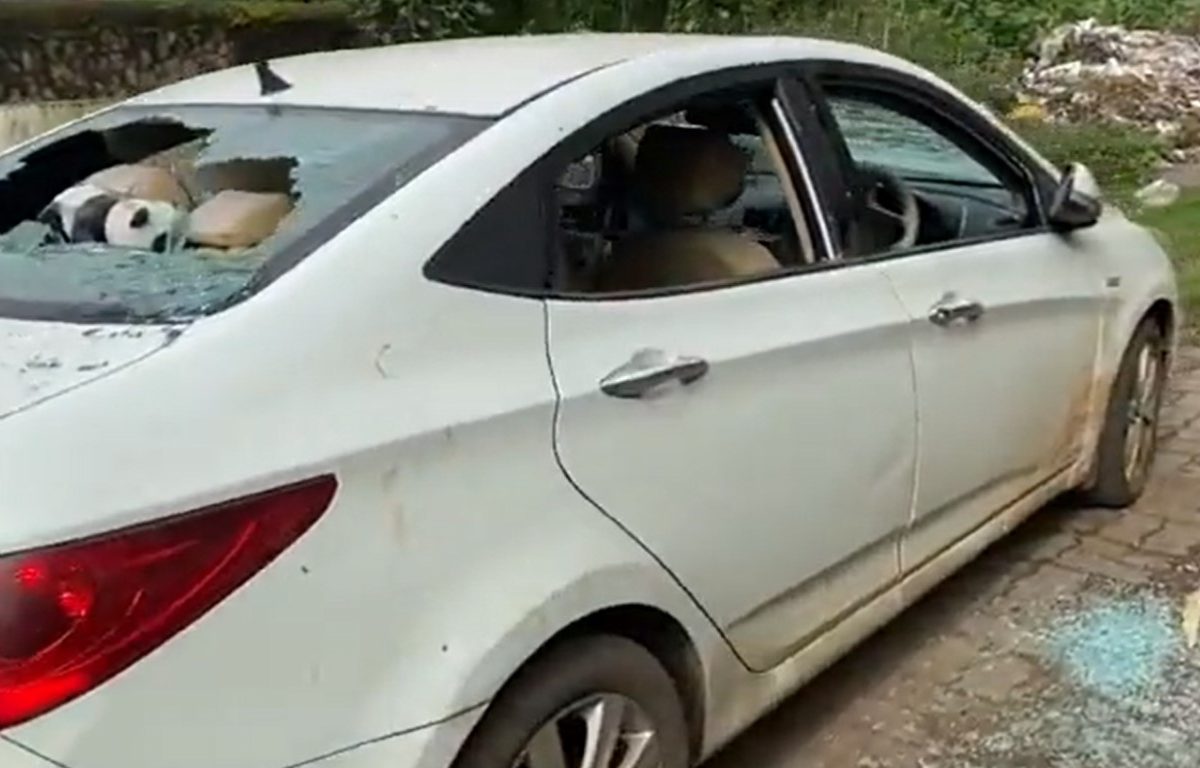 Kolhapur Crime : कोल्हापुरातील युवकाने 13 चारचाकी वाहनांची तोडफोड केल्याचा VIDEO; विचित्र कारण समोर