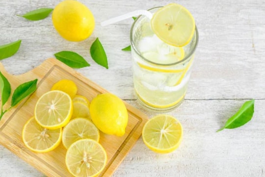 Lemon Side Effect : तुम्हाला माहित आहे का? लिंबाचे अतिसेवन ठरू शकते धोकादायक; हे आहेत दुष्परिणाम
