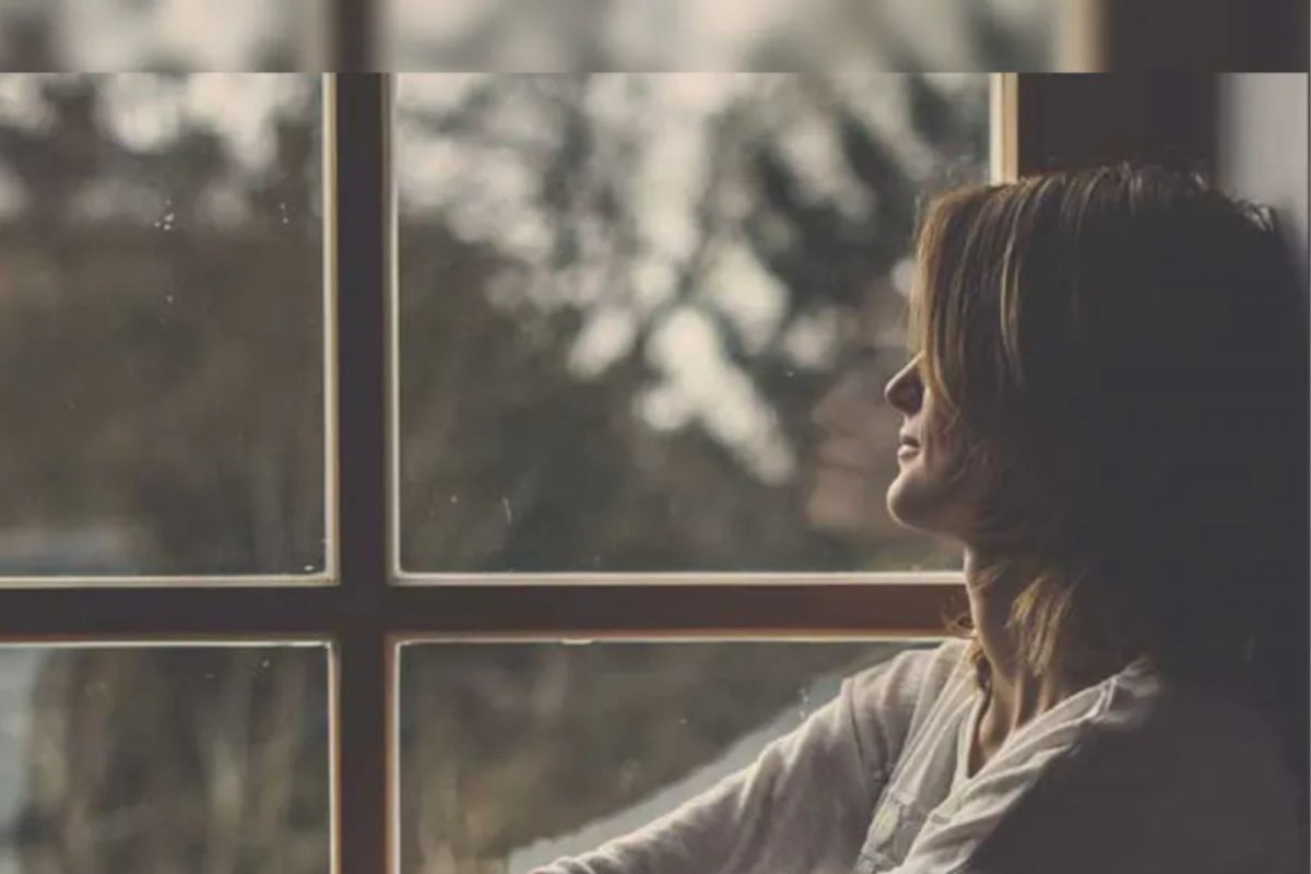 एकटेपणा जाणवतोय? ही डिप्रेशनची सुरुवात तर नाही ना? या टिप्सच्या मदतीने करा एकटेपणावर मात