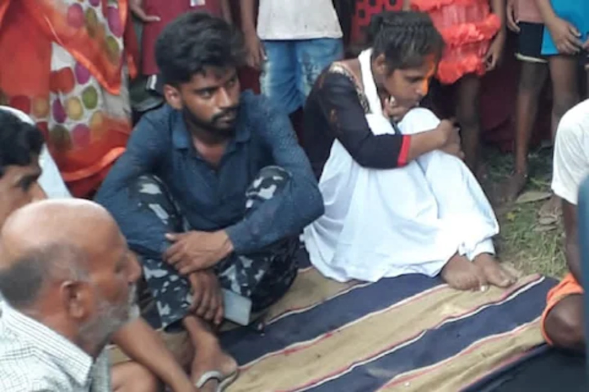 मुलगी शेर तर आई सव्वा शेर; प्रियकरासोबत पळ काढणाऱ्या लेकीला पकडलं अन् गावासमोर...