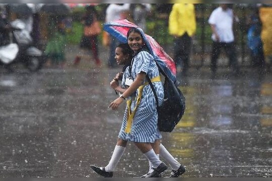 Maharashtra Rain Update : चक्रीवादळाची दिशा बदलली, कोकण वगळता राज्यात पाऊस थांबणार