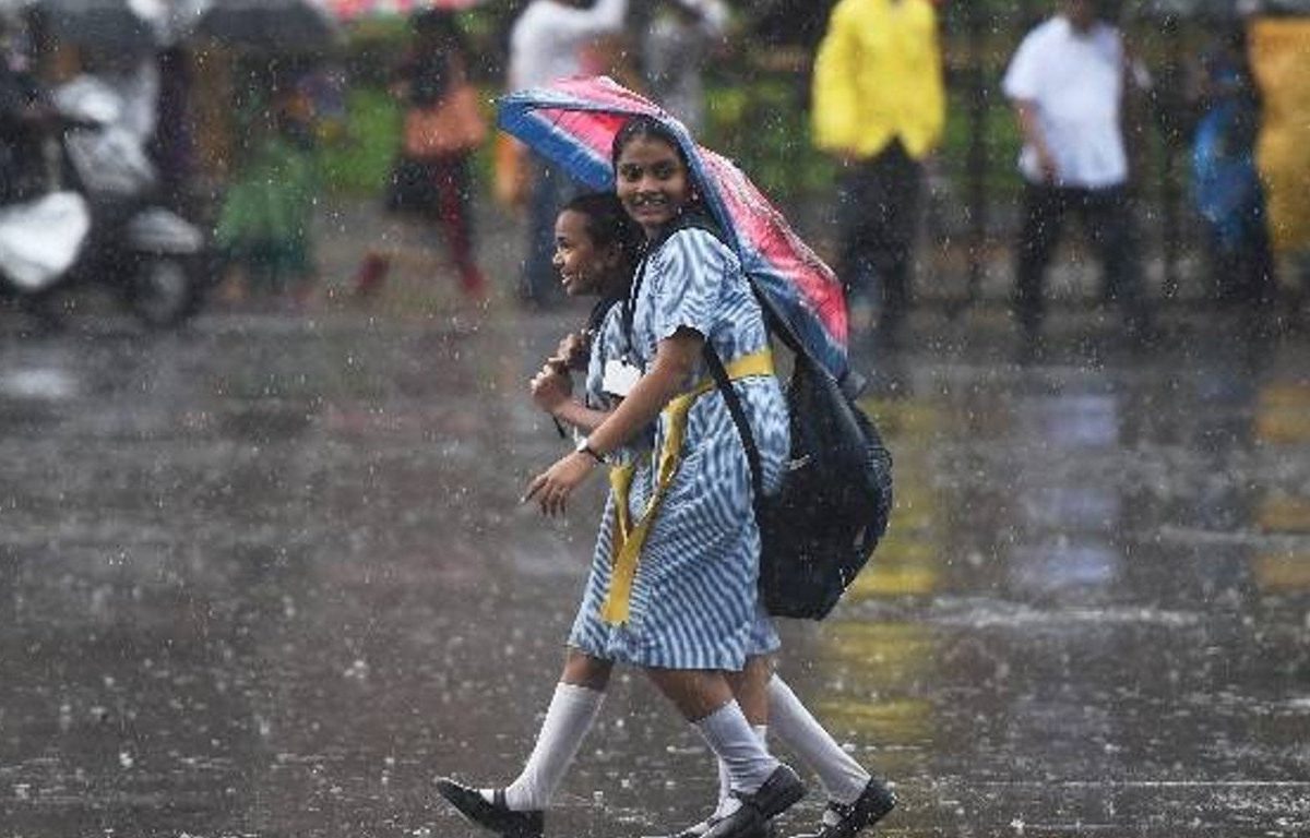 Maharashtra Rain Update : चक्रीवादळाची दिशा बदलली, कोकण वगळता राज्यात पाऊस थांबणार