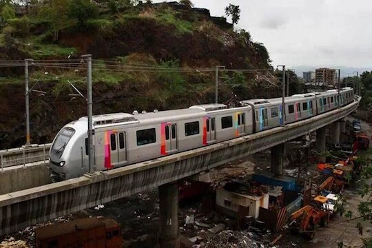 त्यामुळे महाविकास आघाडी सरकारने मेट्रो कारशेड कांजूरमध्ये करण्याचा निर्णय, चुकीचा होता अशी चर्चा रंगू लागली आहे. 