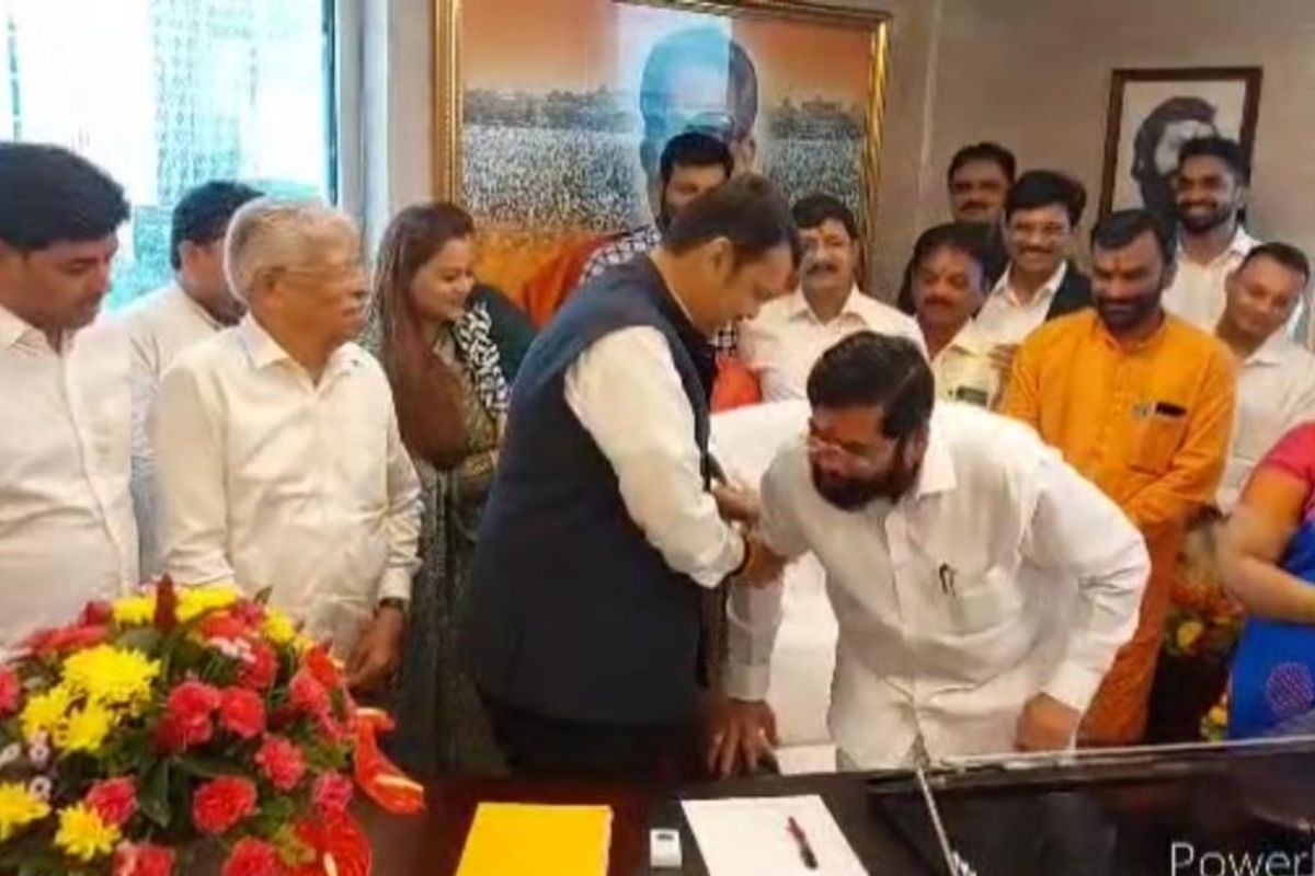 एकनाथ शिंदे यांनी मुख्यमंत्रिपदाची शपथ घेतल्यानंतर पहिल्यांदाच मुख्यमंत्री म्हणून मंत्रालयात पोहोचले