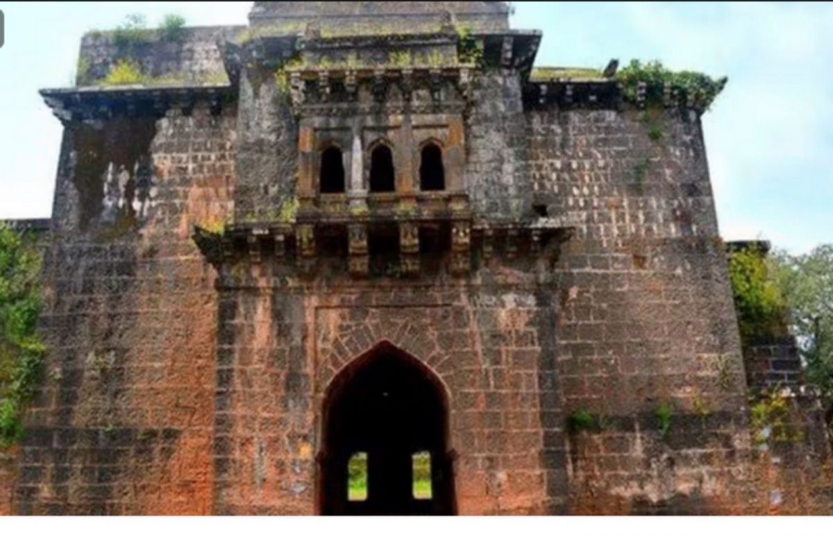 पन्हाळा गड ढासळतोय..., ऐतिहासिक ठेवा नष्ट होण्याची भीती