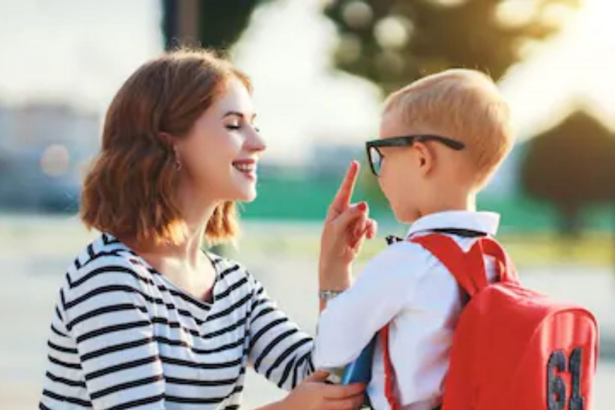 Parenting Tips : तुमचं मुल पहिल्यांदा शाळेत जातंय का? अशी दूर करा त्याच्या मनातील भिती