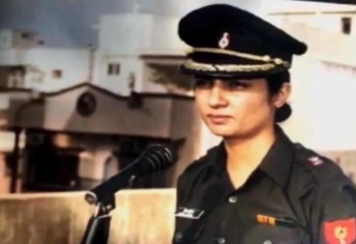 सैन्यात कमिशन मिळविणाऱ्या पहिल्या भारतीय महिला अधिकाऱ्याचे नाव होते प्रिया झिंगन. 1993 मध्ये त्या सैन्यात दाखल झाल्या.