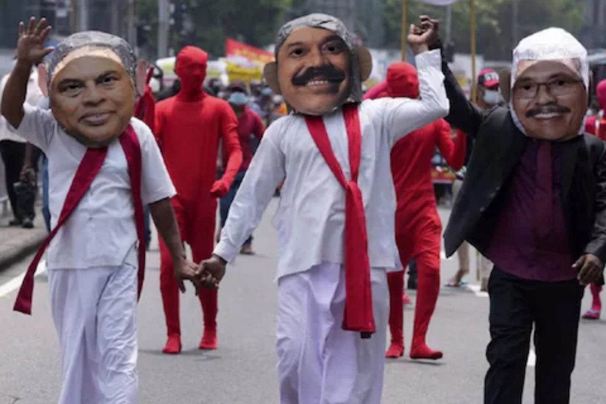 राजपक्षे कुटुंबांने लावली श्रीलंकेची वाट? राष्ट्रपती, PM ते शक्तीशाली पदांवर कसा केला कब्जा?