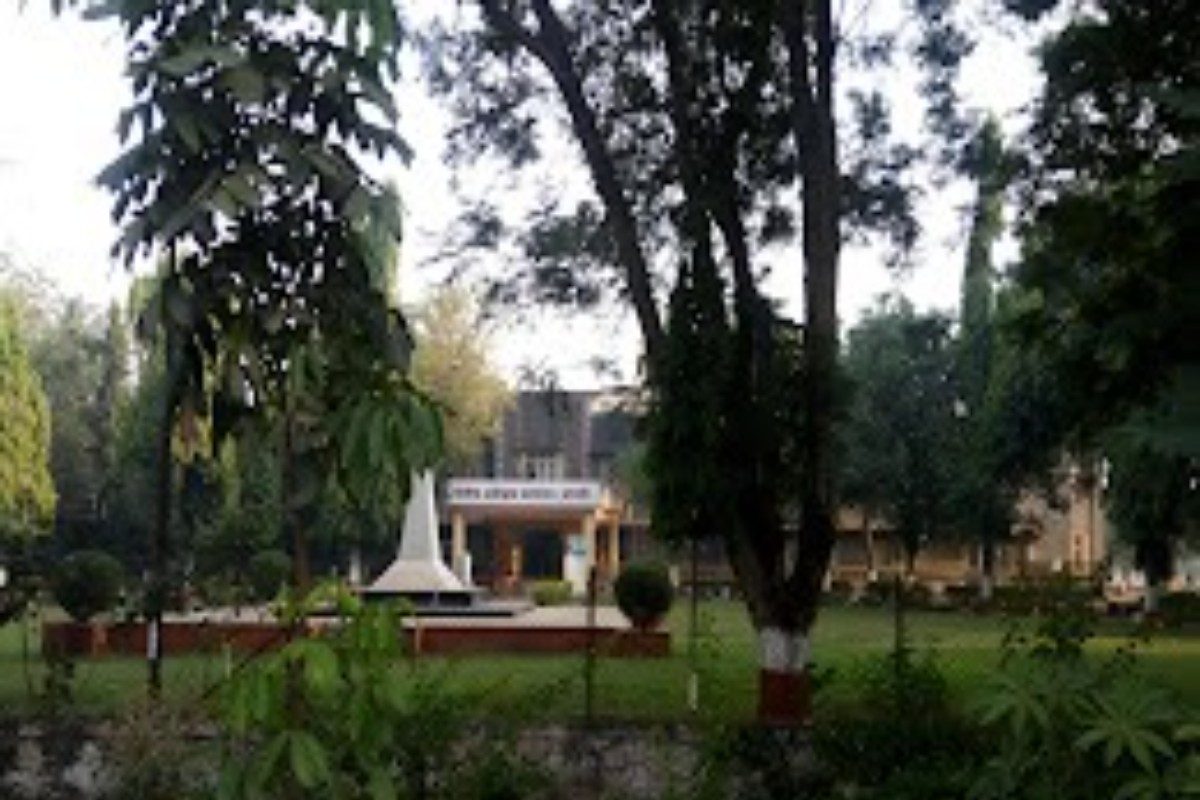 Sangli Police : तो पुष्पा कोण? चोरट्यांचे पोलिसांना थेट आव्हान पोलीस मुख्यालयातीलच चंदनाची झाडे चोरली