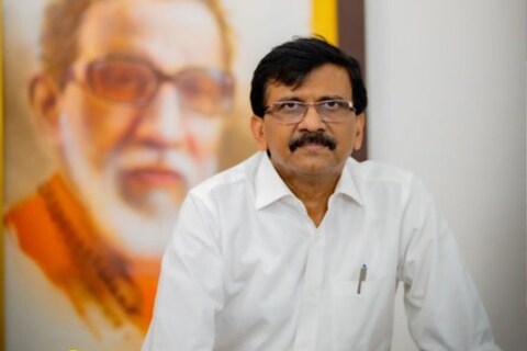  ईडीने संजय राऊत यांना दोन वेळा समन्स बजावला होता. समन्स बजावल्यानंतरही संजय राऊत हे ईडीच्या चौकशीला हजर राहिले नाही