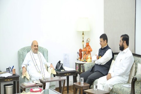 देवेंद्र फडणवीस (Devendra Fadnavis) मुख्यमंत्री असताना गृहखातं त्यांच्याकडेच होते. 