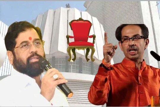 
जर विधानसभा अध्यक्षाच्या निवडणुकीत भाजपचे राहुल नार्वेकर विजयी झाले तर शिंदे सरकारची कायदेशीर लढाईची वाट मोकळी होणार आहे.
