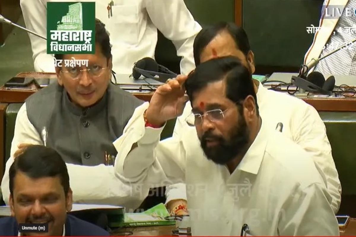 फडणवीस सरकार असताना थेट सरपंचपदाच्या निवडणुकीचा निर्णय घेतला होता. तो निर्णय उद्धव ठाकरे सरकारनं सत्तेत आल्यावर रद्द केला होता