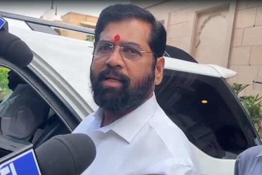 
शिवसेनेनं निवडणूक आयोगात सुरू असलेल्या कारवाईला सर्वोच्च न्यायालयात याचिका दाखल करून आव्हान दिले आहे