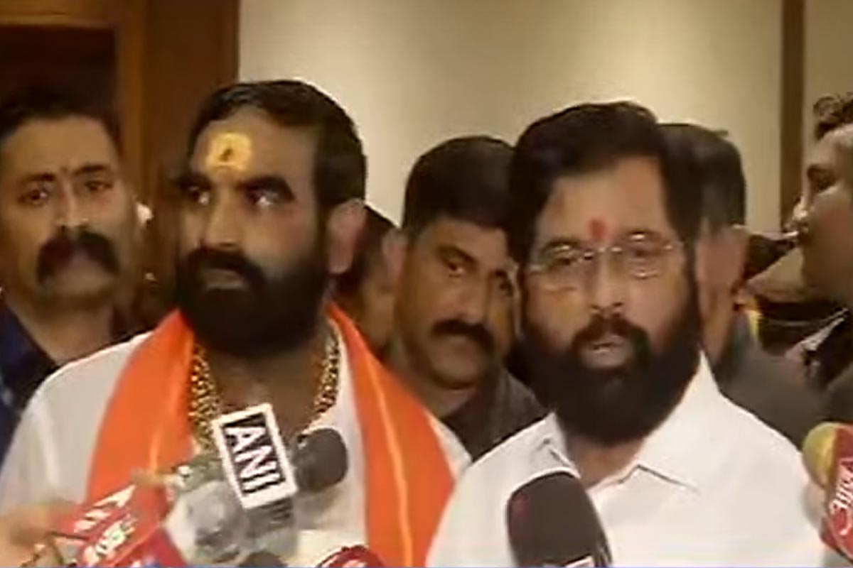 एकनाथ शिंदेंनी उद्धव ठाकरेंचा आदेशच बदलला, आमदार बांगर यांच्यासाठी केली घोषणा