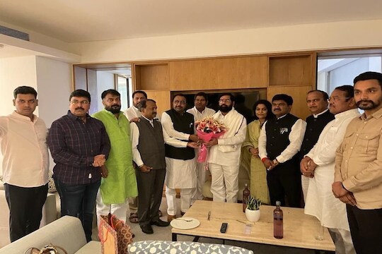 एकनाथ शिंदेंसोबत गेलेला शिवसेना खासदार, ज्याच्या आडनावामुळे संसदेला बदलावा लागला नियम
