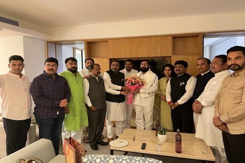 शिंदे गटाने लोकसभा अध्यक्षांकडे कार्यालय आपल्याला मिळावं अशी मागणी केली होती.