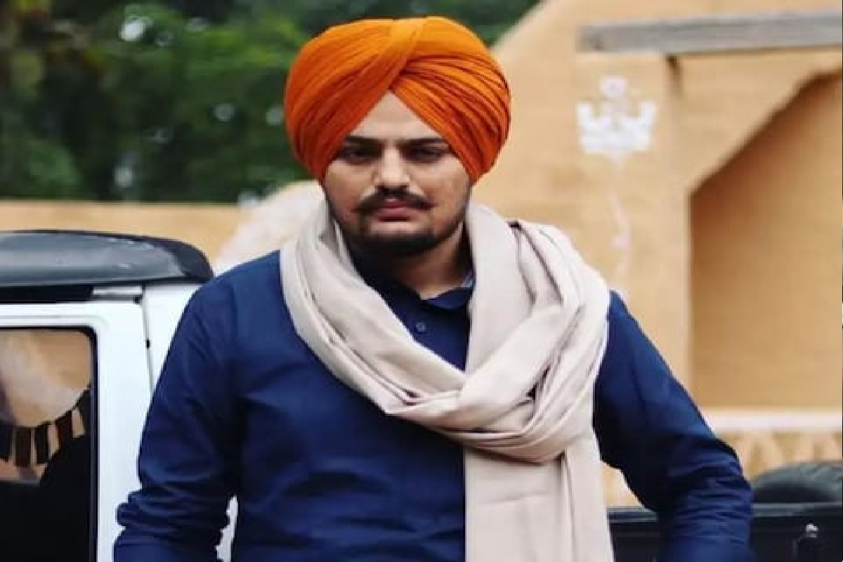 Sidhu Moosewala: सिद्धू मुसेवालाच्या वडिलांची पोलिसांत धाव; इंडस्ट्रीतील 2 लोकांविरुद्ध तक्रार दाखल