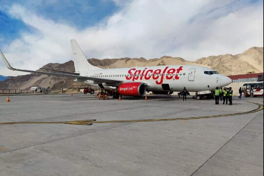 स्पाईसजेटच्या विमानाची आधी पाकिस्तानात, नंतर मुंबईत Emergency Landing, एकाच दिवशी दोन घटना