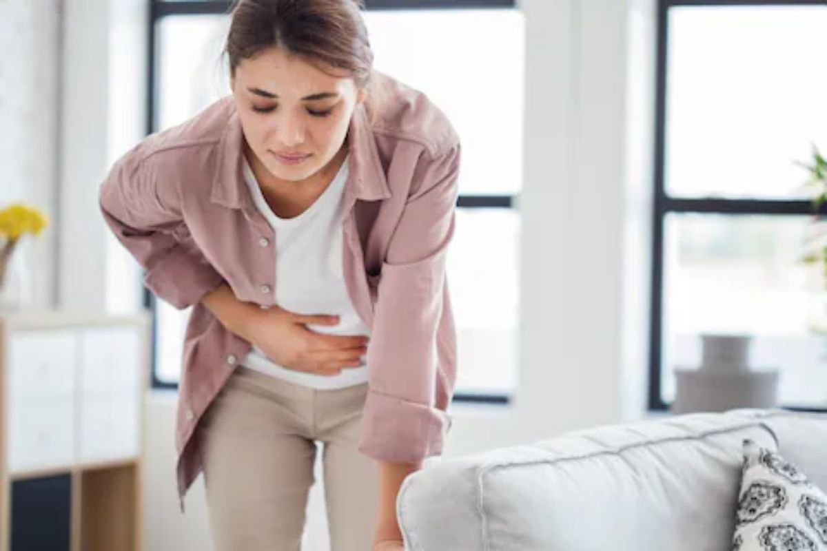 Stomach Ulcer : पोटात सतत अल्सर होत असल्यास दुर्लक्ष करू नका, कोलन कॅन्सरचीही असते शक्यता