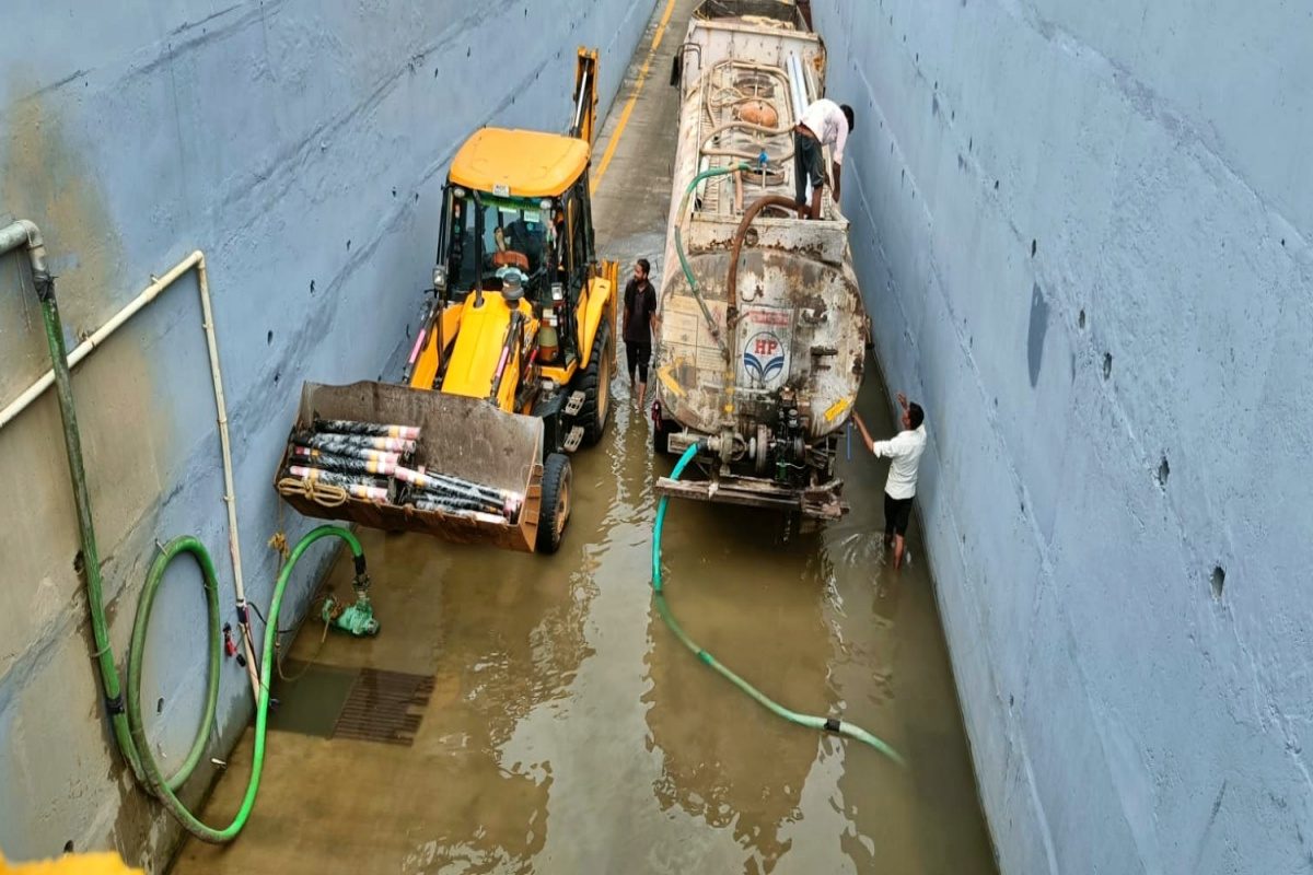 Akola : दोन महिन्यांपूर्वीच बनवलेला भुयारी मार्ग पावसाने तुंबला, पाहा VIDEO