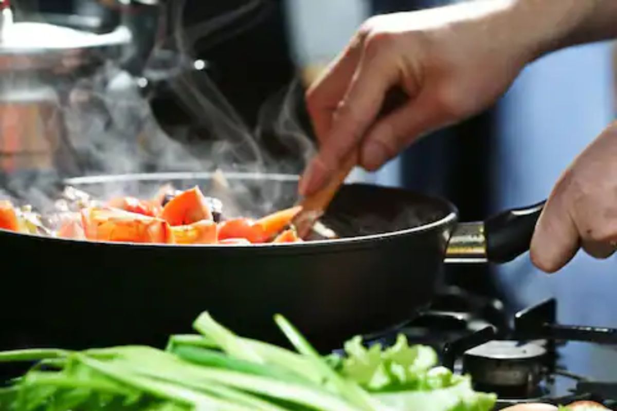 Cooking Tips : रोजच्या भाजीला द्या 'अशी' फोडणी, नावडती भाजीही सर्वजण आवडीने खातील