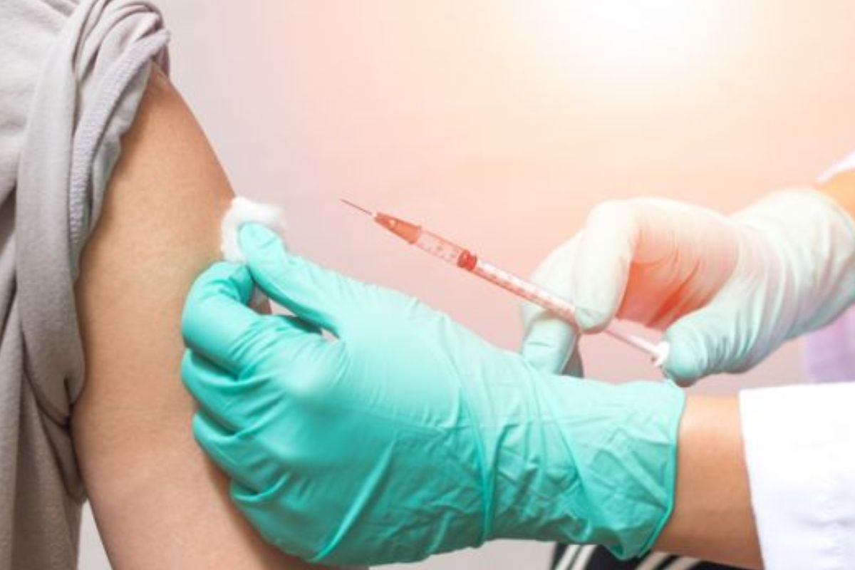 लसीकरणादरम्यान धक्कादायक प्रकार