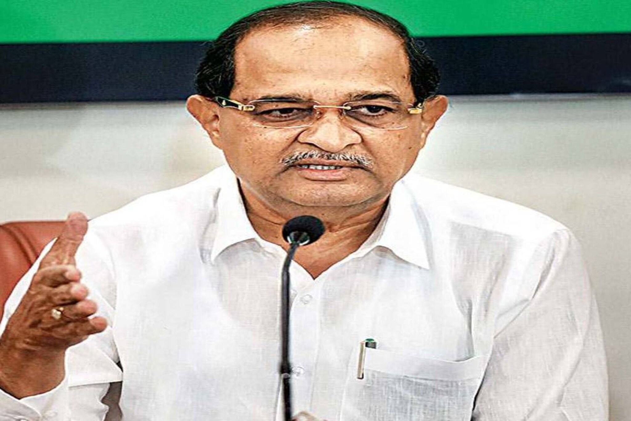 'काँग्रेसला सत्तेत असताना नगण्य स्थान, पवारांनी आत्मपरिक्षण करावं'